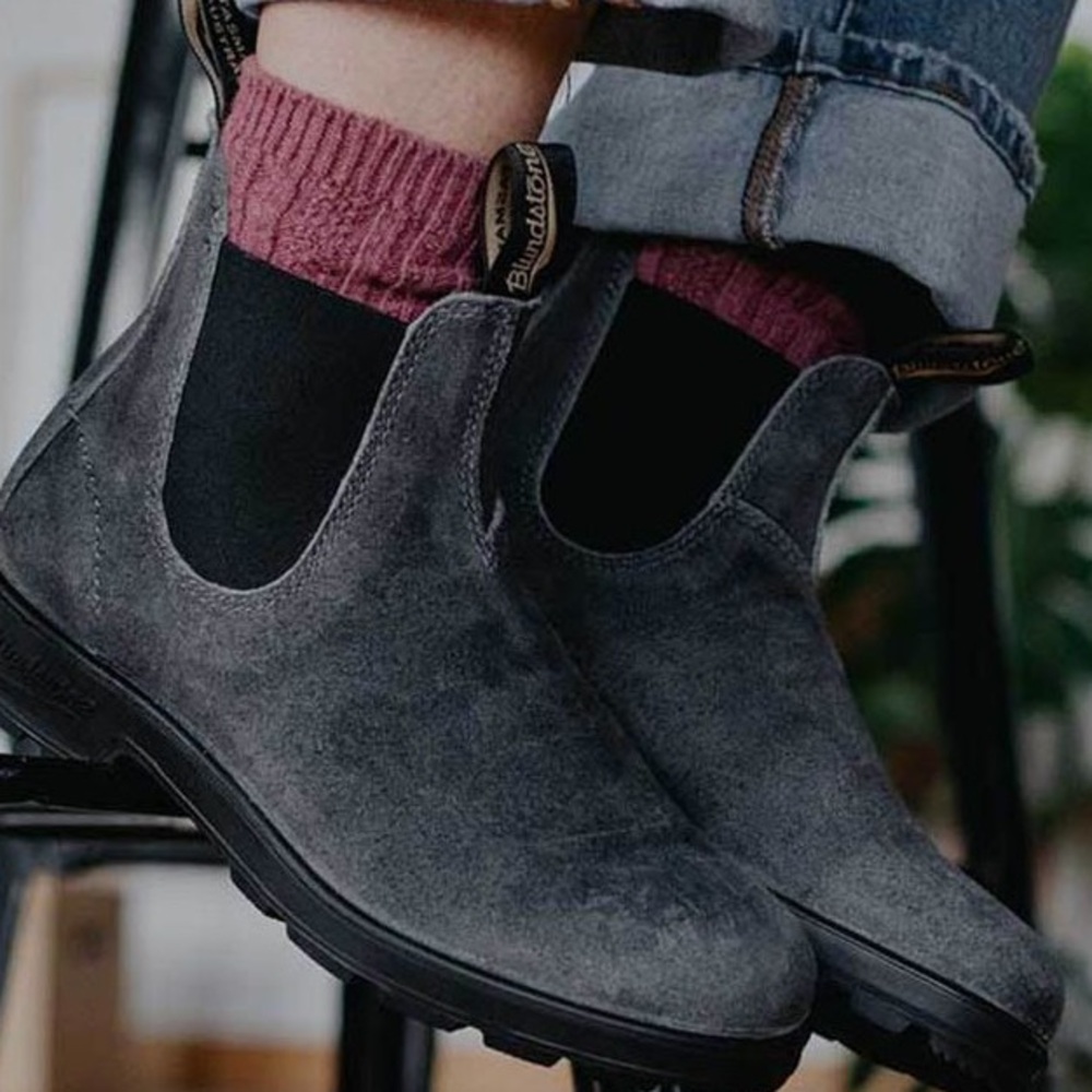 Blundstone Chelsea Boots In Grey Waxed Suede Leather
